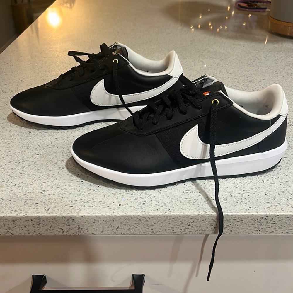 Nike women’s golf sneaker!